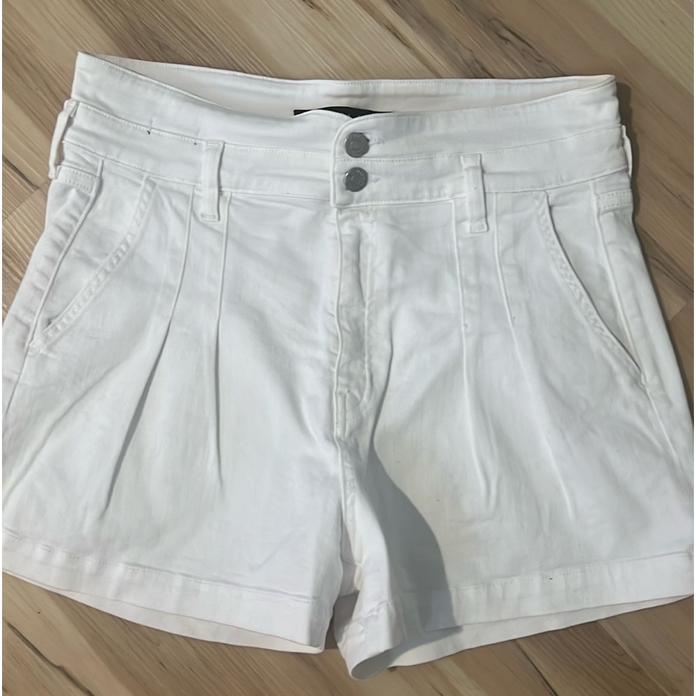 Veronica Beard's Jaylen  short high rise are crafted of rigid denim.